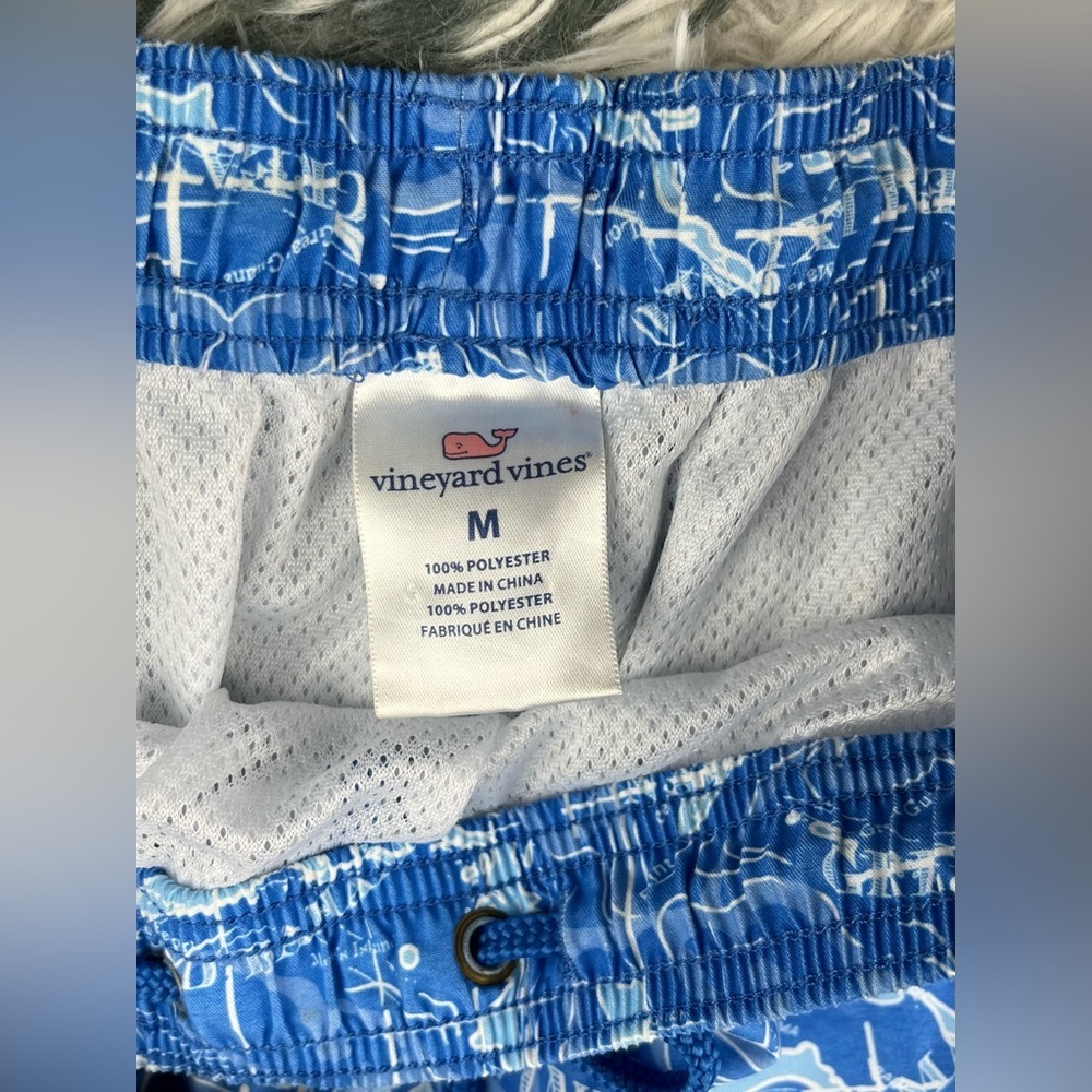 Vineyard Vines Men's Swim Trunks Size Medium Blue White Whales - Picture 5 of 11